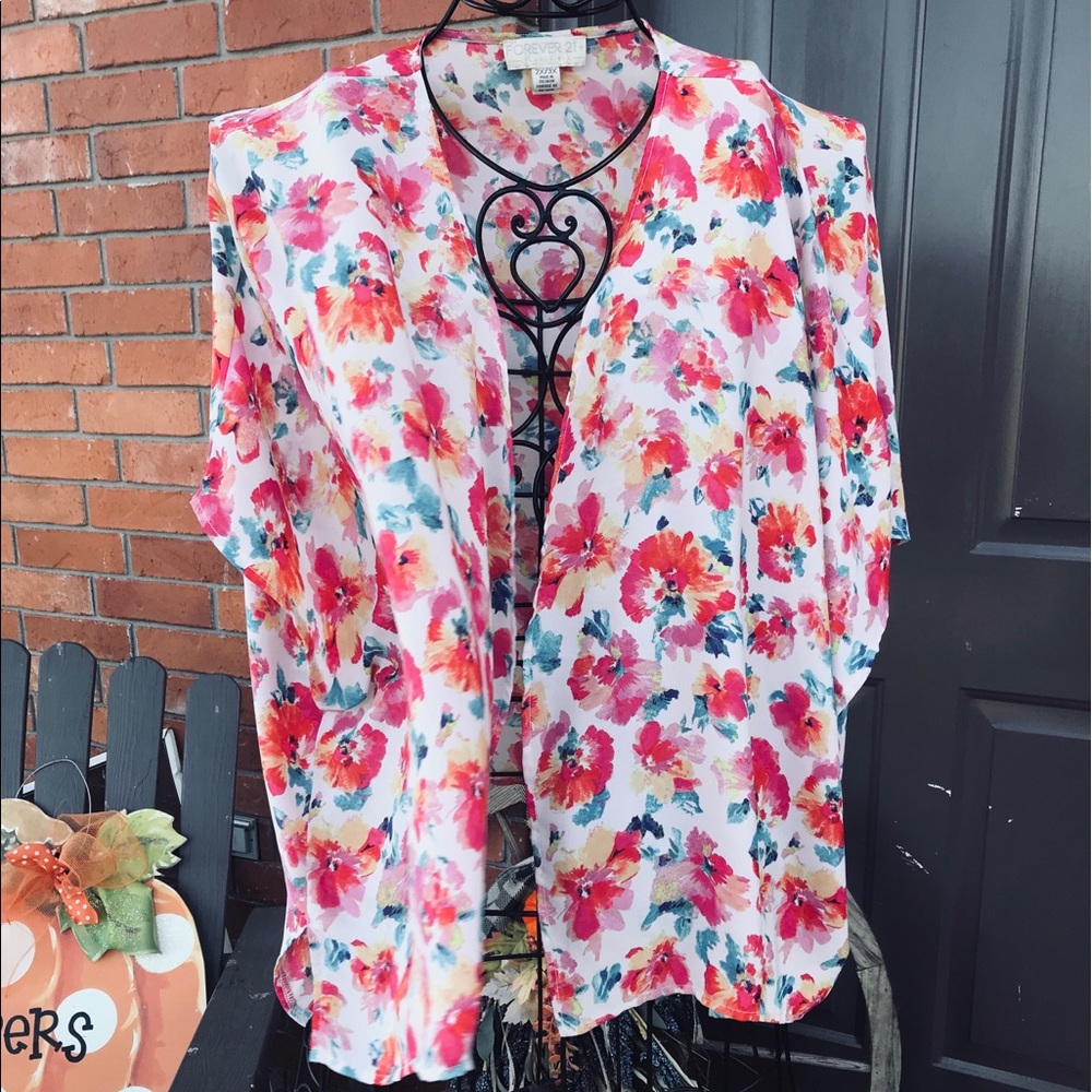 Forever 21 Floral Print Short Kimono - Picture 1 of 8